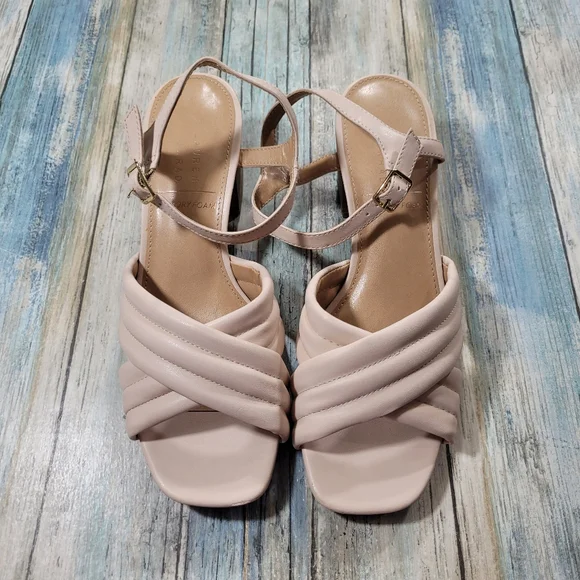 LC Lauren Conrad Sandals. - Picture 2 of 10